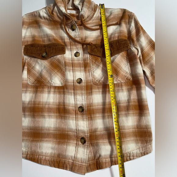 Women's Plaid Utility Jacket in Tan and Cream - Picture 8 of 12